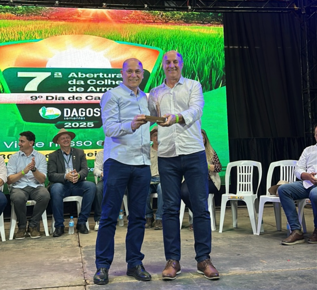 ZÉ MILTON FOI HOMENAGEADO NA 7ª ABERTURA DA COLHEITA DO ARROZ
