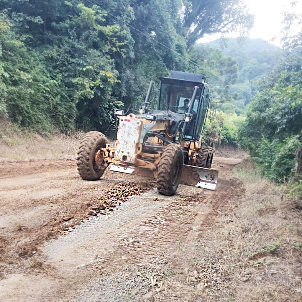 Estradas rurais de Ouro recebem atenção especial da Secretaria de Transportes e Obras