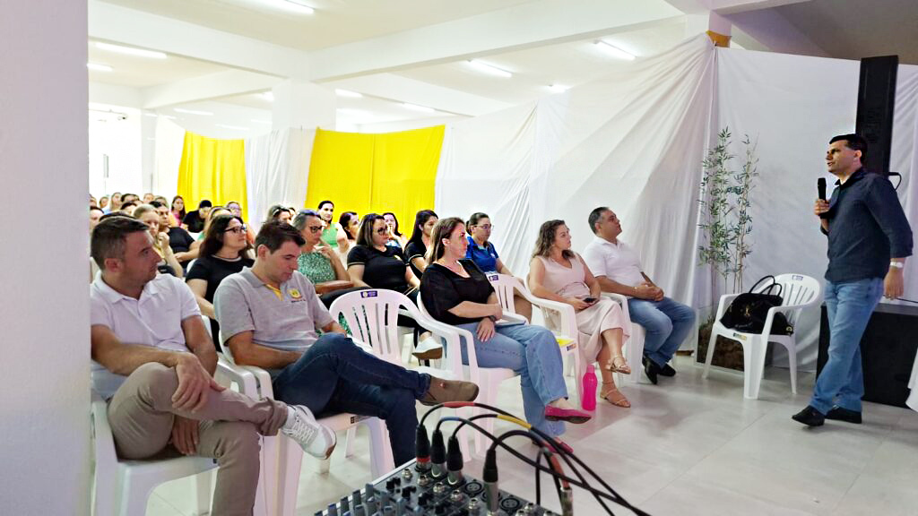 Secretaria da Educação inicia a capacitação de professores e auxiliares para o ano letivo 2025