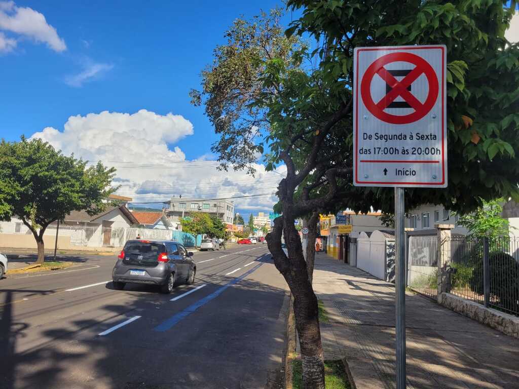 A partir de segunda-feira (3), haverá restrição de parar ou estacionar no final da Rua Frei Gabriel