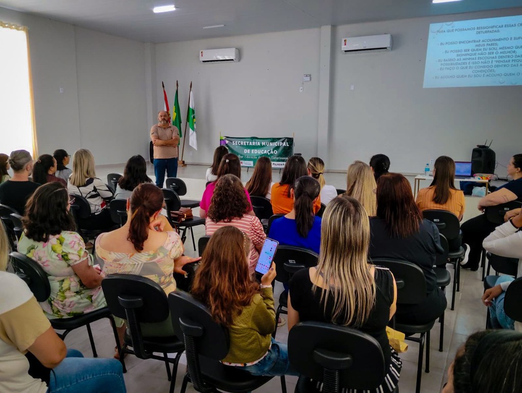 Prefeito prestigia abertura do ano letivo e destaca papel dos professores