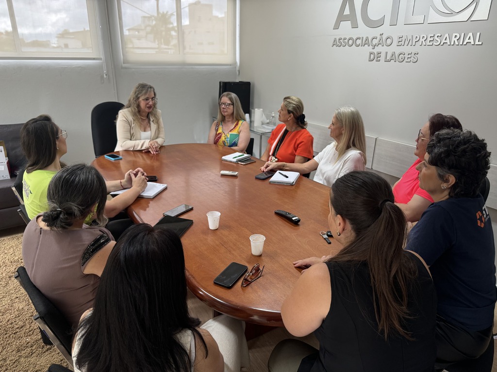 Independência financeira e empregabilidade feminina são discutidas com Secretaria Municipal de Políticas para a Mulher