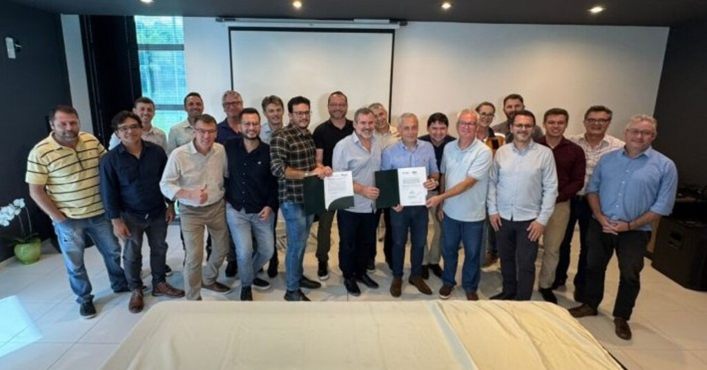 Prefeito de Rodeio assina Plano Regional de Ação Climática do Médio Vale do Itajaí.