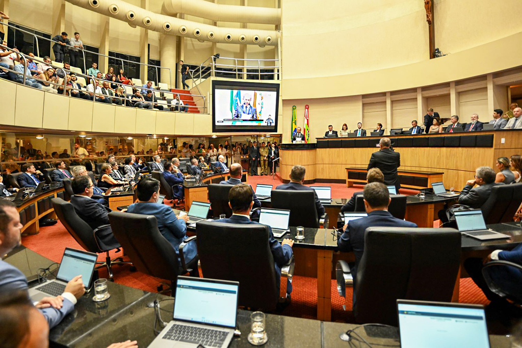 Com destaque para a Saúde, governador Jorginho Mello apresenta mensagem aos deputados no início do ano legislativo