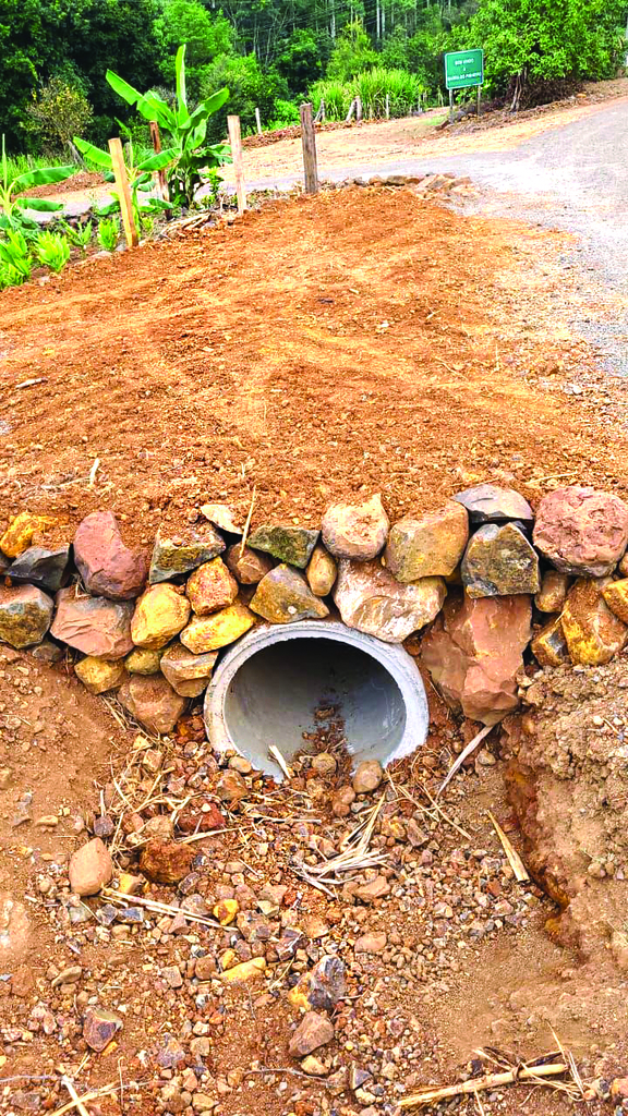  - Foto legenda: Estrada de acesso a localidade de Capitel Santo Antonio.