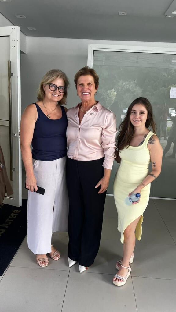  - Na foto Ana Virginia Hackbarth, Adeliana Dalponte e Camila Verruck