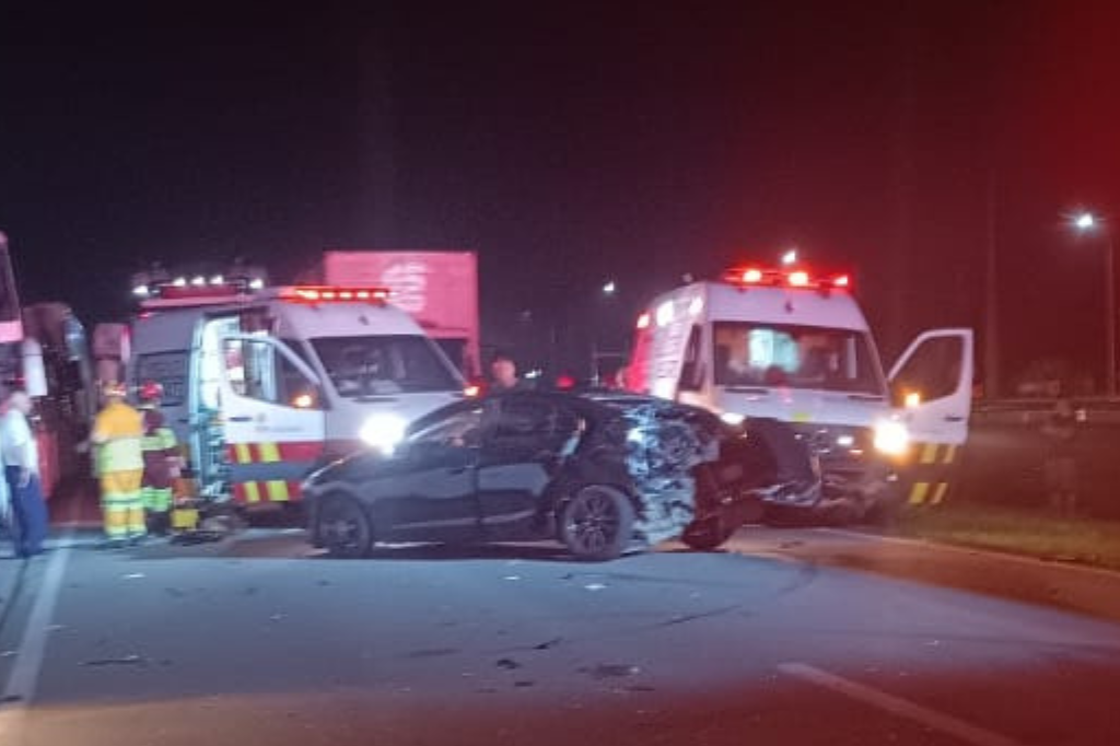 Imagem divulgação - Colisão entre carros na BR-101 em Imbituba deixa quatro feridos