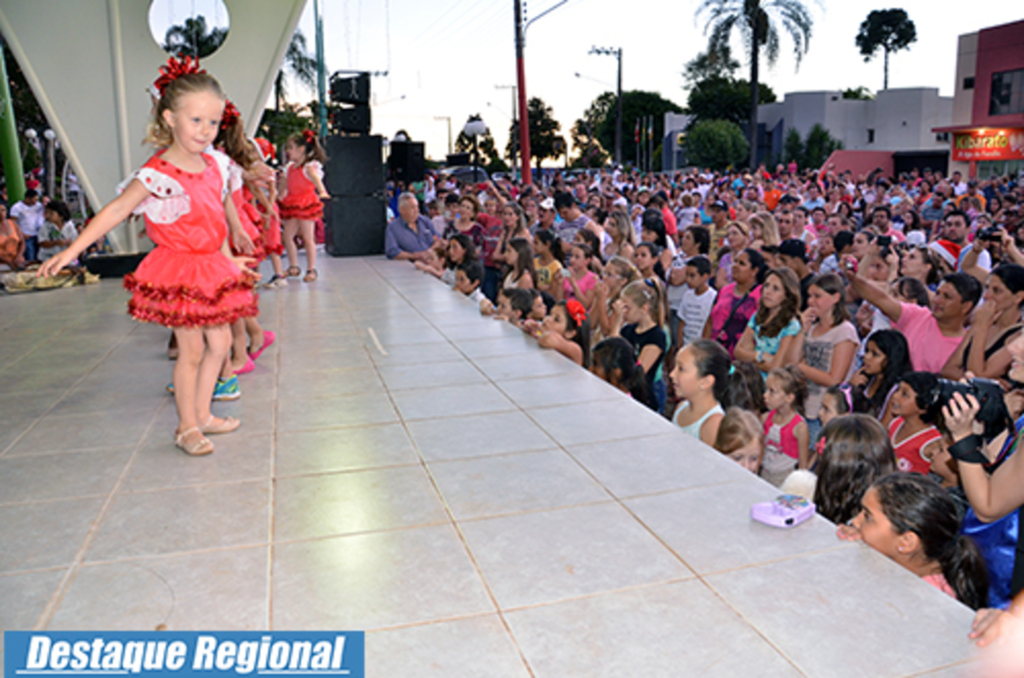 Crianças abrilhantam festividades natalinas