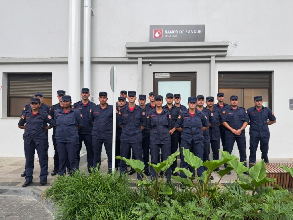 Divulgação Bombeiros - Jovens até o Banco de Sangue da Santa Casa