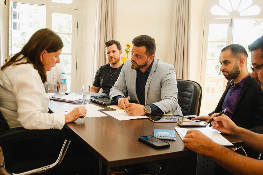  Lucas Neves garante uniformes para alunos e construção da Casa do Autista em Lages