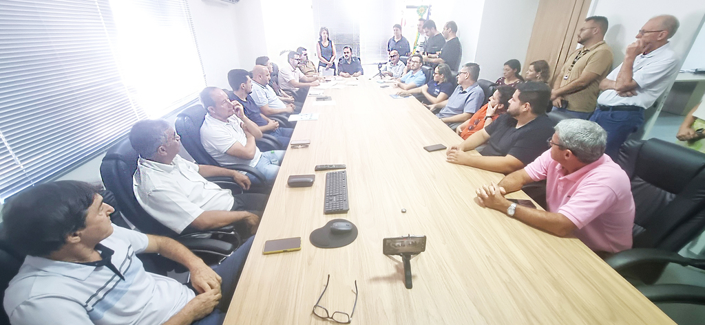 Executivo, Legislativo e a Imprensa de Capinzal se reúnem para divulgar informações sobre as ações e serviços da administração municipal