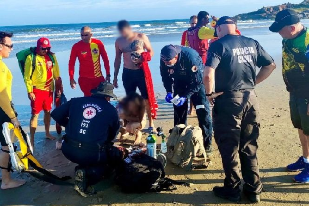 Imagem divulgação - HC - Adolescente em estado grave é resgatada de helicóptero após afogamento na Praia do Gravatá, em Laguna