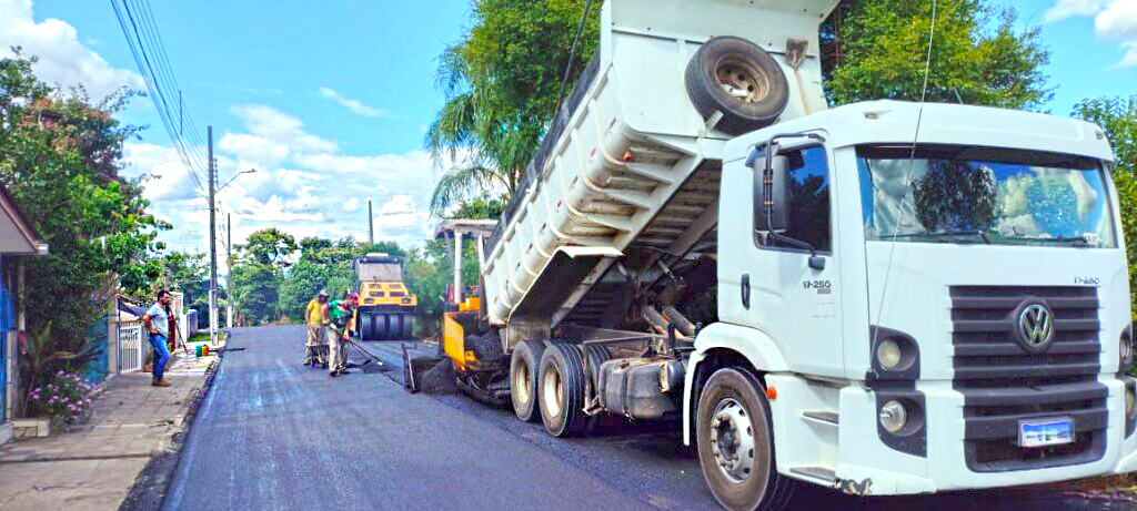 Prefeitura de Ouro conclui a pavimentação asfáltica de todas as ruas do Bairro Kleinubing