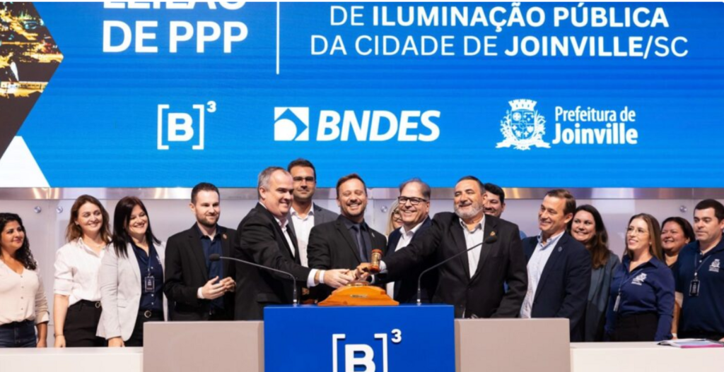 Primeira licitação na bolsa de valores revoluciona iluminação pública