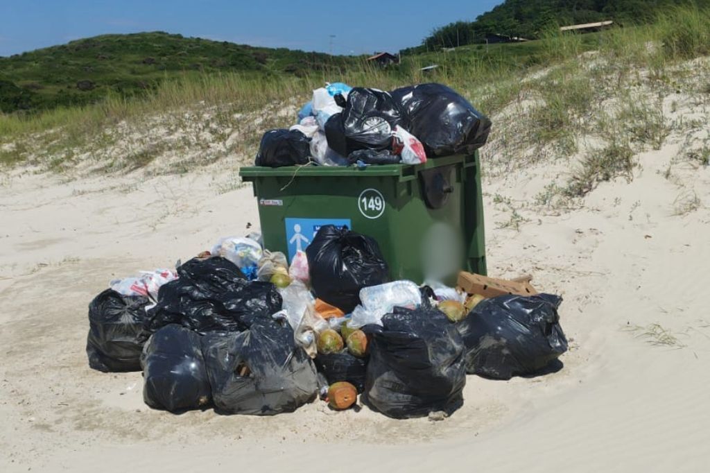  - Ambulantes da Praia do Luz denunciam falta de estrutura e prejuízos na reta final da temporada - Foto: divulgação