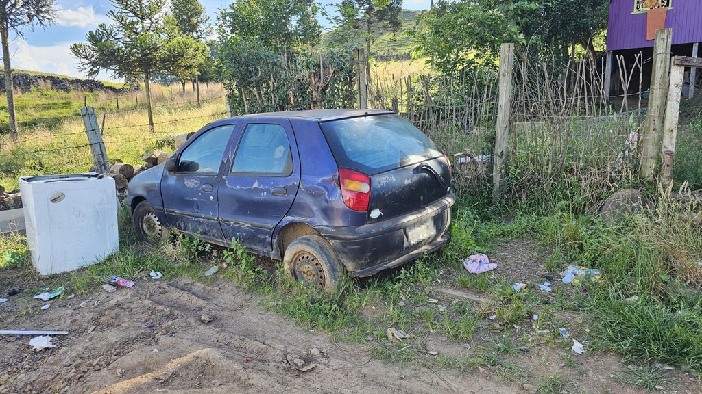 ​Departamento de Trânsito recolhe veículos abandonados em vias públicas