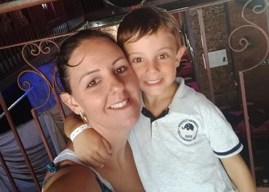 título imagem Vítimas de acidente fatal na RSC-287, mãe e filho são sepultados em São Martinho da Serra