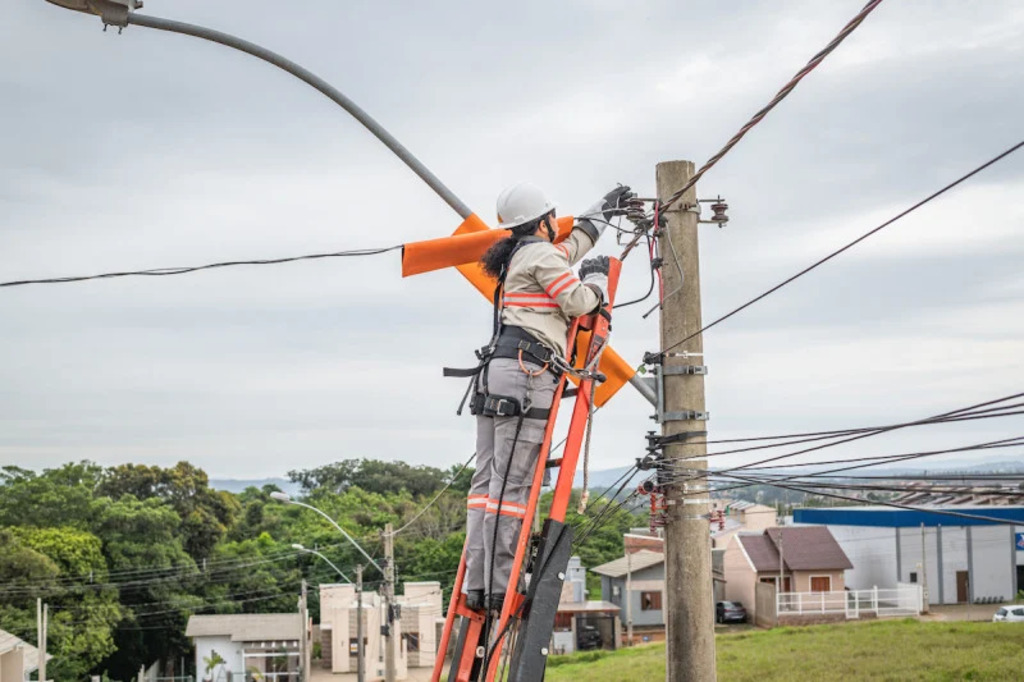 Moradores sofrem com quedas de energia no bairro São Miguel